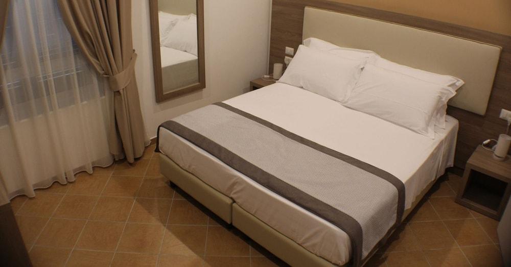 Hotiday Room Collection - Napoli Residenza Scarlatti Exteriör bild